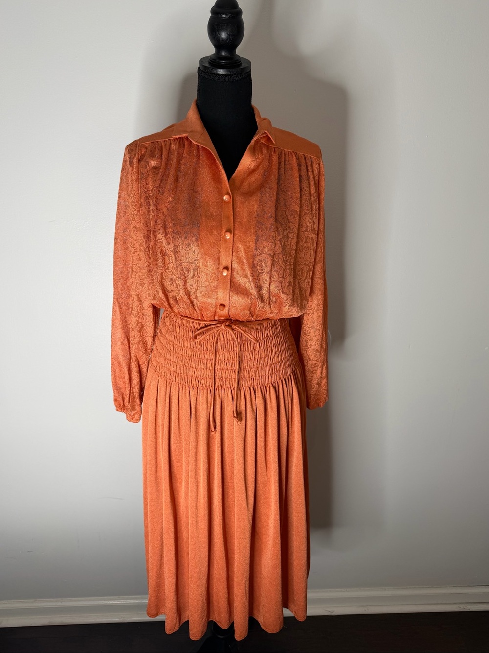 VTG Vintage 70s Orange Jacquard Smocked Secretary Midi Dress - Size Medium